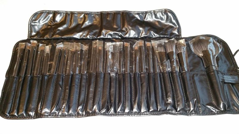 Technique PRO Makeup Brush Set - 32 pieces with black bag - Makeup Brushes