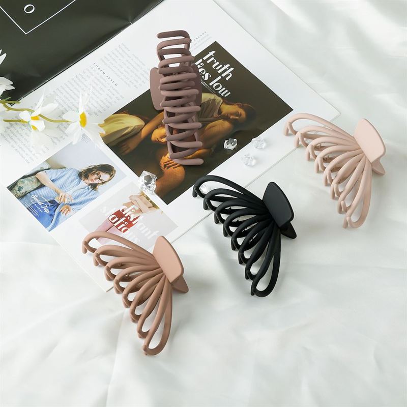 SOHO Elida Hair Claw - Sand - Hair Accessories