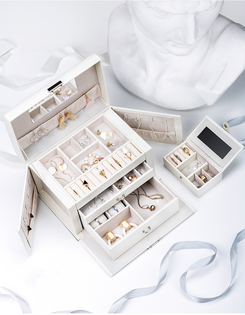 UNIQ XL Jewelry Box in Leather with 20 Compartments - White